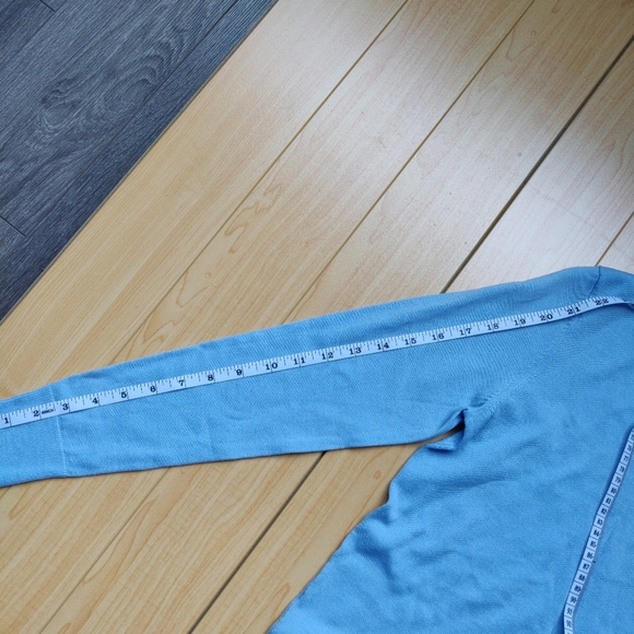 Uniqlo Baby Blue Round Neck thin Spring Sweater - Picture 6 of 8